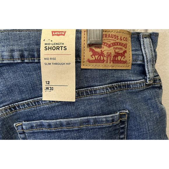 NWT Women’s Levi’s Medium Blue Denim Jeans Cuffed Cotton Shorts in Size 12 Large - Picture 9 of 9